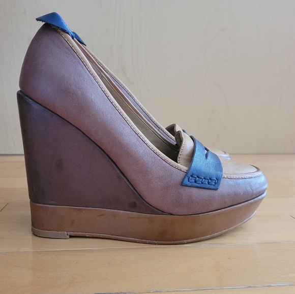 Tan and Navy Color Block Wedges size 8.5 - Picture 3 of 8